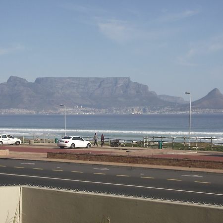 Blouberg Beachfront Accommodation Блуберґстранд Екстер'єр фото
