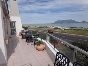 Blouberg Beachfront Accommodation Блуберґстранд Екстер'єр фото