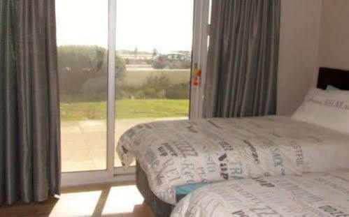 Blouberg Beachfront Accommodation Блуберґстранд Екстер'єр фото
