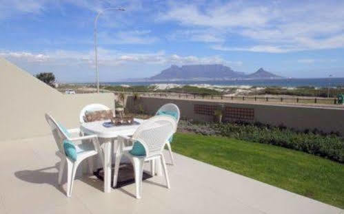 Blouberg Beachfront Accommodation Блуберґстранд Екстер'єр фото